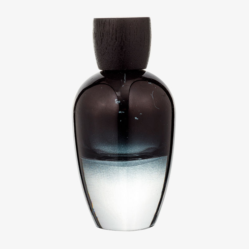 Frasco de perfume preto